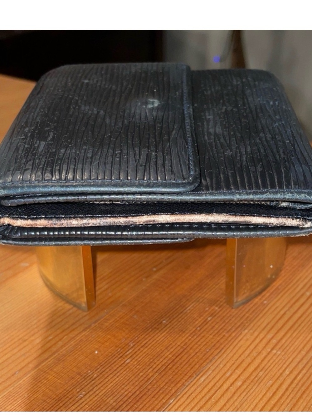 Louis Vuitton Men’s Black Epi Leather Wallet • Classic LV Bifold • Card Holder - Picture 7 of 12